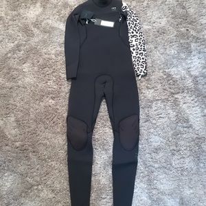 3:2 Woman’s Billabong Furnace Comp Sz 4